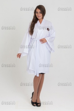 кимоно белого цвета с вышивкой салона